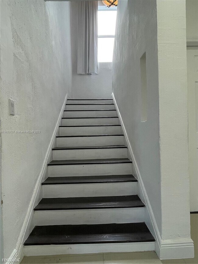 Foto del edificio - 7 br, 5 bath House - 1680 NW 22nd Ct # A