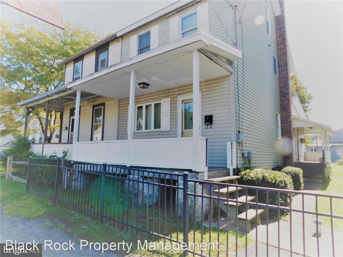 Primary Photo - 3 br, 1 bath House - 26 East Ridge St
