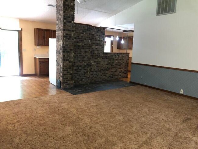 Building Photo - 5618 Davis Rd