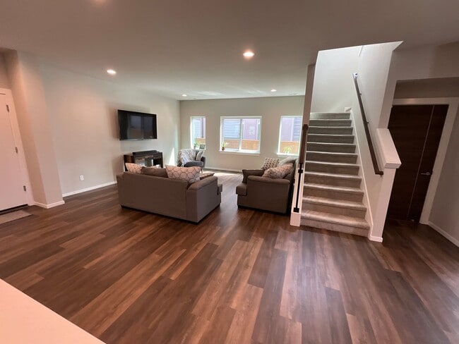 Building Photo - Stunning Black Diamond home-Ten Trails (Pi...