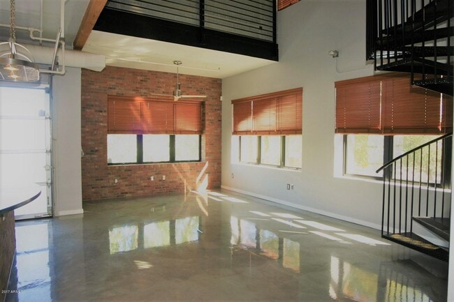 Building Photo - 914 E Osborn Rd