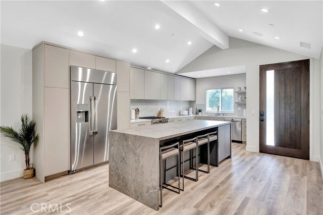 Foto del edificio - 6743 Colgate Ave