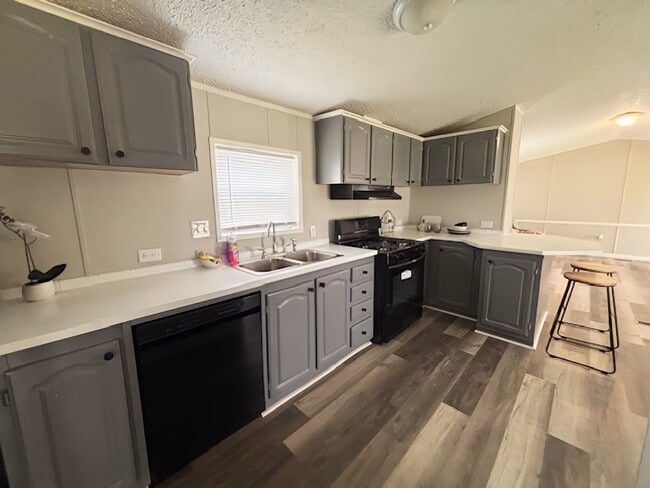 Building Photo - Fairfield Estates