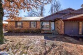 Foto principal - 4 bed, 2 bath home in Warr Acres,OK
