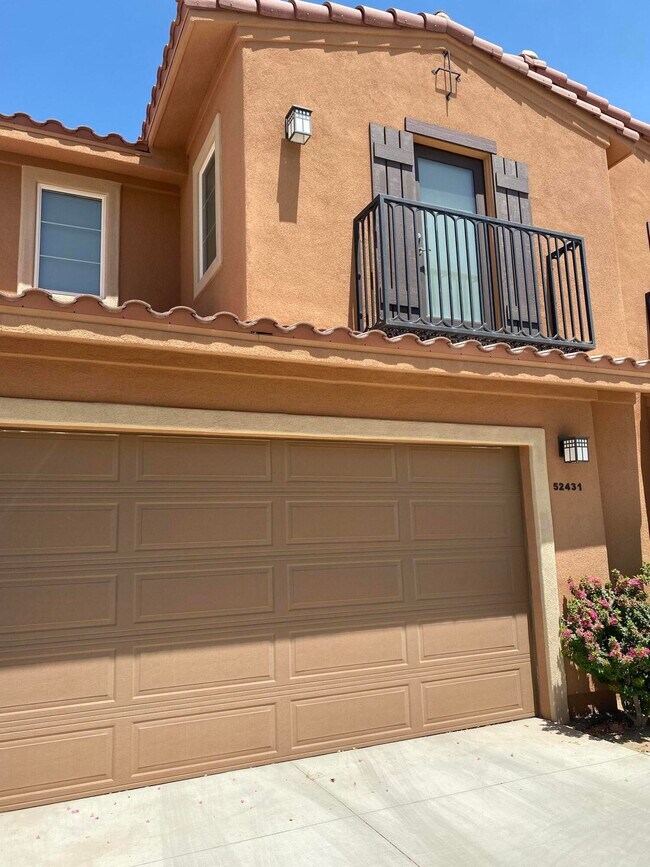 Building Photo - 52431 Hawthorn Ct