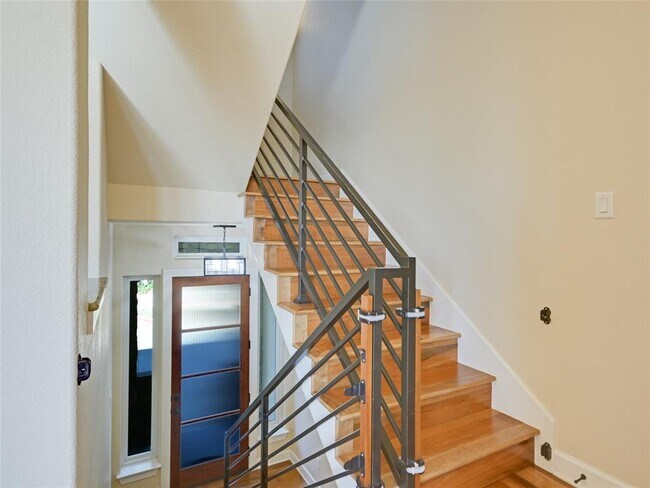 Building Photo - 6533 E Hill Dr
