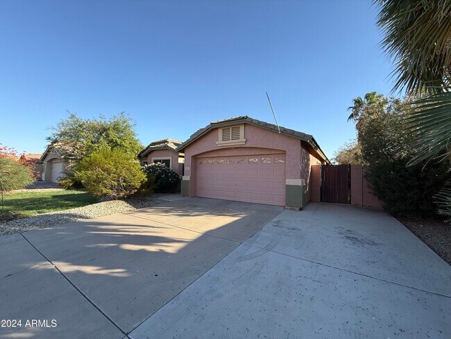 Building Photo - 9641 E Onza Ave