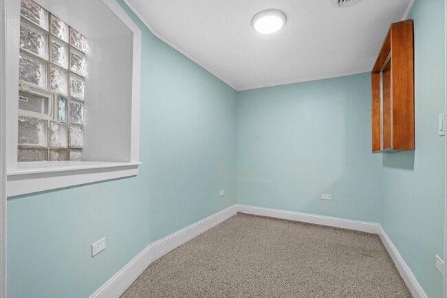 Photo - 2321 S Albany Ave (Chicago, IL) Apartment