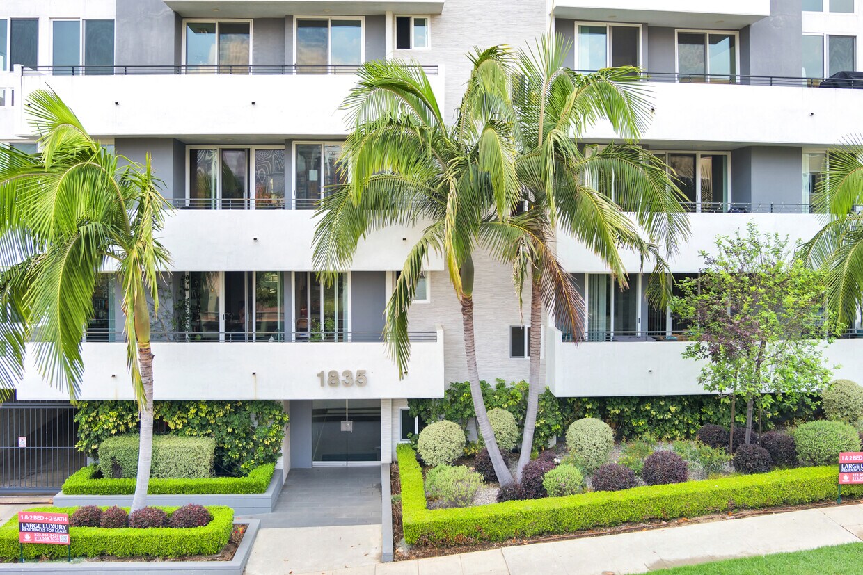 Vista exterior del edificio - 1835 Holmby Avenue