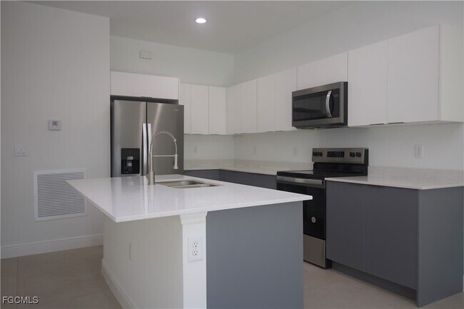 Foto del edificio - 1262 Milwaukee Blvd