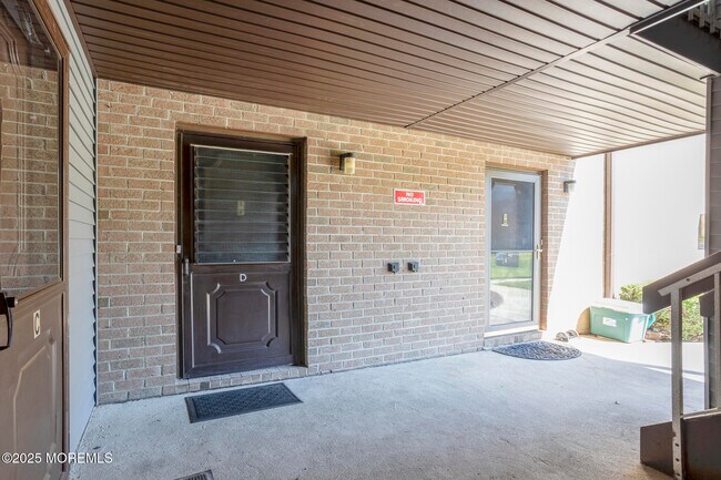 Foto del edificio - 229 Medford Ct