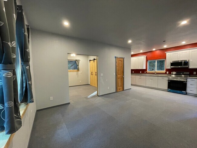 Foto del edificio - 12570 Mays Canyon Rd