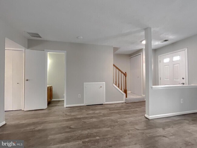 Foto del edificio - 4232 Drake Ct
