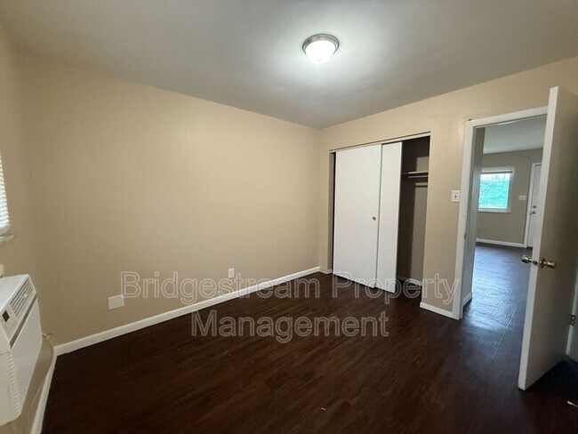 Building Photo - 1617 Barling Ave