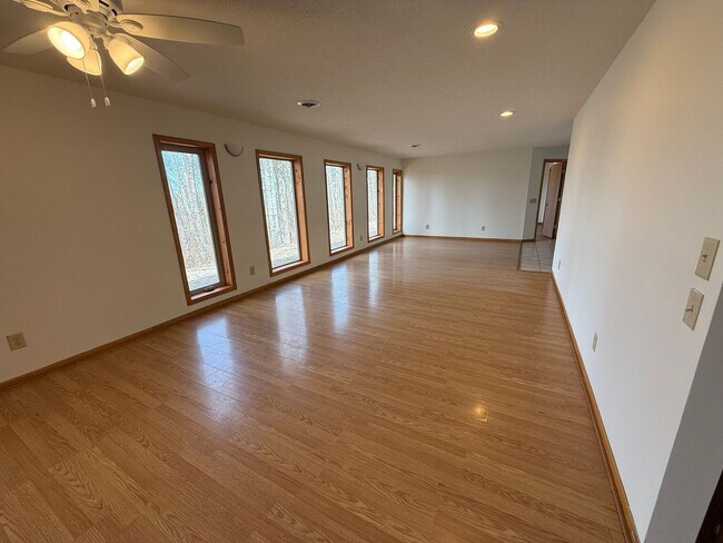 Foto del edificio - 5625 Rice Lake Rd NE