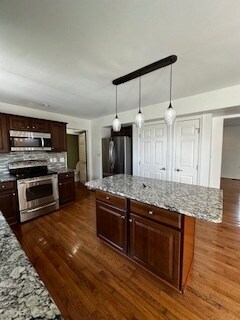 Building Photo - 202 Avonbridge Dr