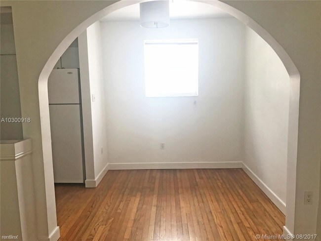 Foto del edificio - 1561 West Ave