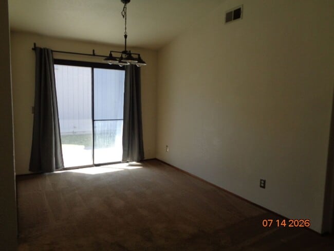 Building Photo - 748 Peregrine Way