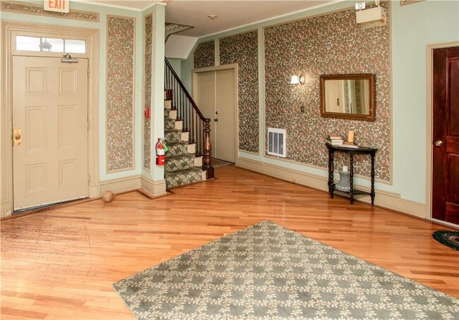 Building Photo - 446 Bellevue Ave