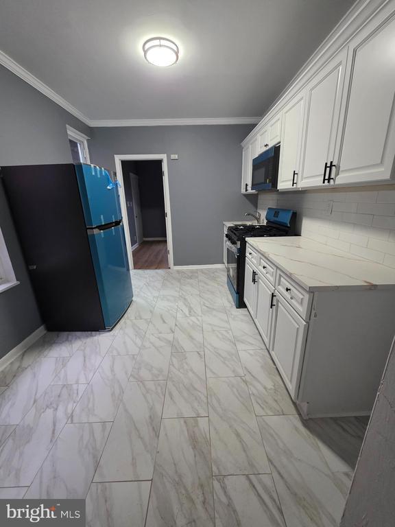 Building Photo - 521 Birch St