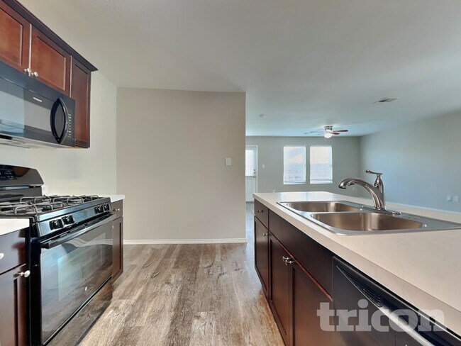 Foto del edificio - 424 Mallow Dr