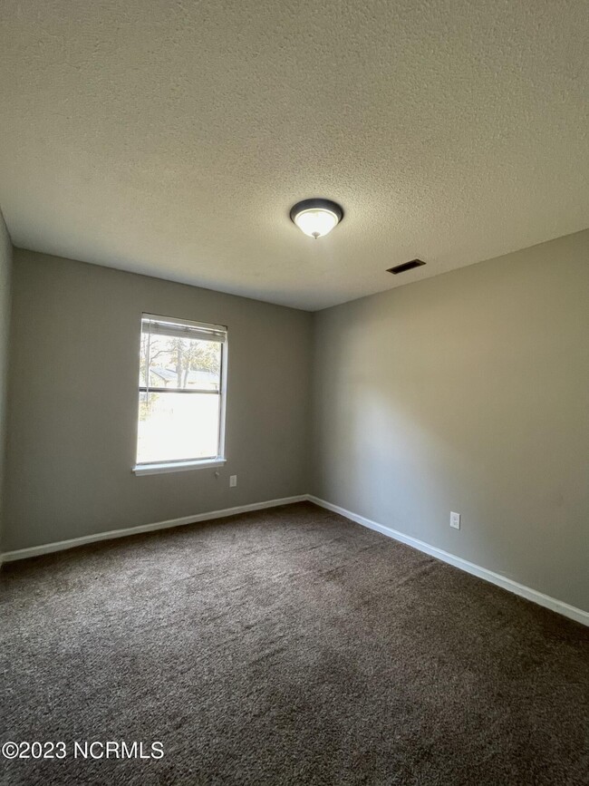 Building Photo - 1002 Stillwood Cir