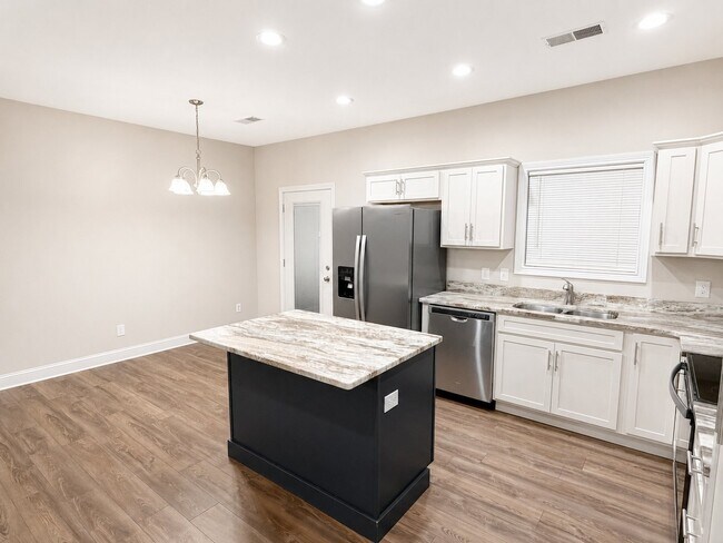 Building Photo - 547 Southern Cross Dr