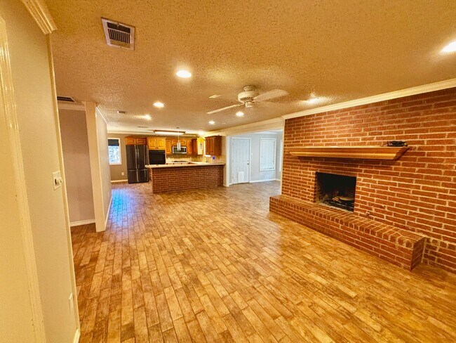 Foto del edificio - Spacious 3 bedroom 2 Bathroom Home!