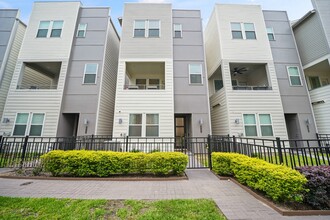 Building Photo - 2709 Clinton Dr