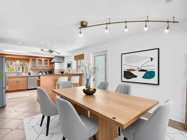 Building Photo - 2507 Okeechobee Ln