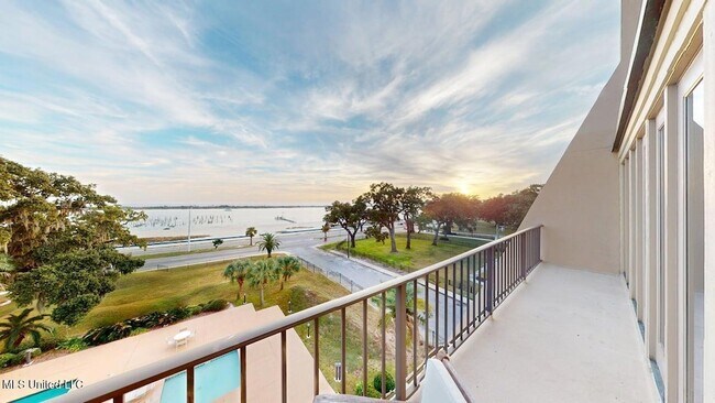 Foto del edificio - 520 Beach Blvd