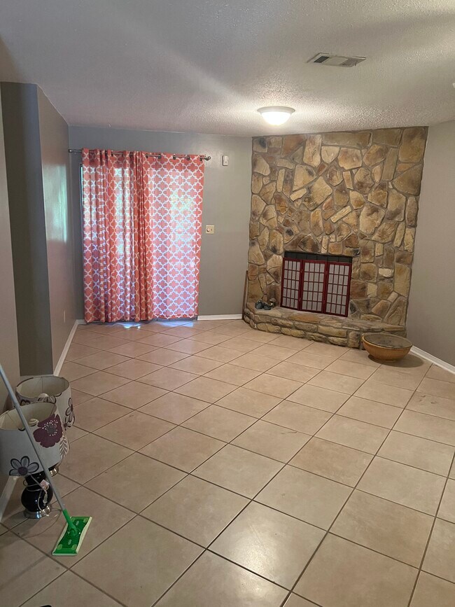 Living room - 2813 Langley Ave