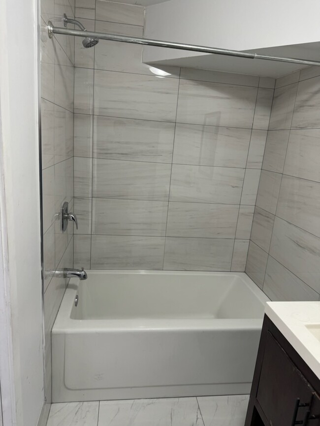 Building Photo - 4827 Rue Saint-Urbain