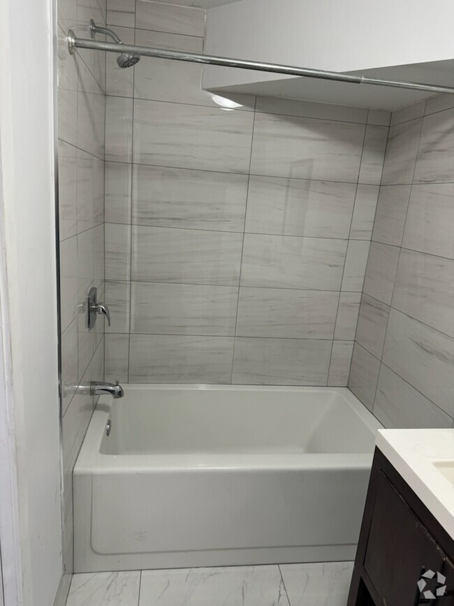 Building Photo - 4827 Rue Saint-Urbain