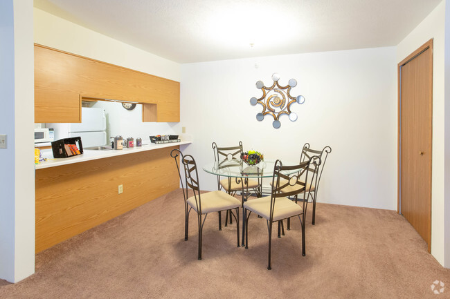 2BR, 1BA - 960 SF Traditional - Dining Area - Hornbrook Estates Apartments