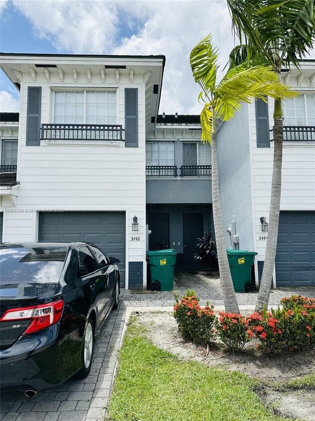 Foto principal - 3442 NW 13th St