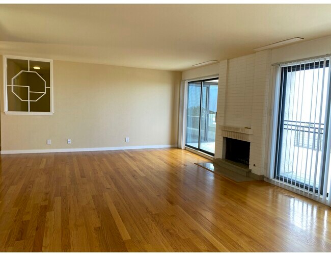 Building Photo - 302 Vallejo Dr