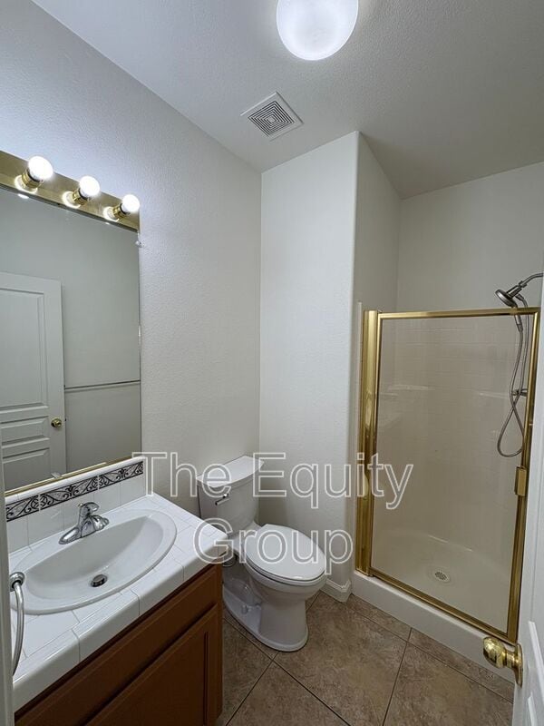 Building Photo - 5928 W Whitley Ave