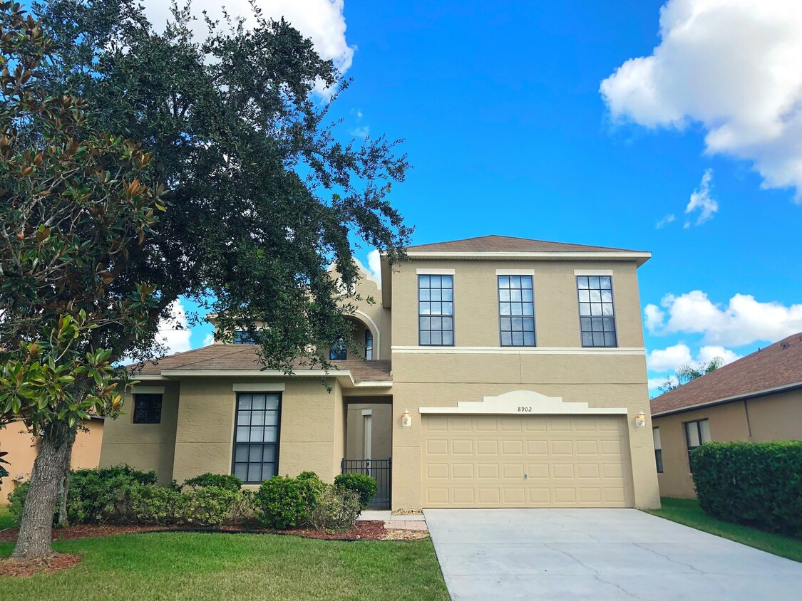 Foto principal - GORGEOUS, LARGE HOME 4/2.5 with Large Bonu...