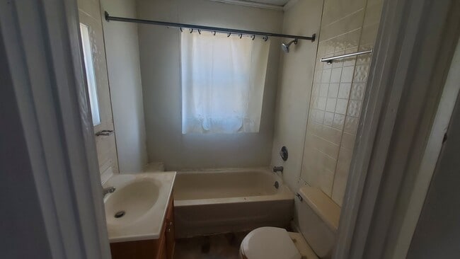Foto del edificio - 3805 S Harrison St