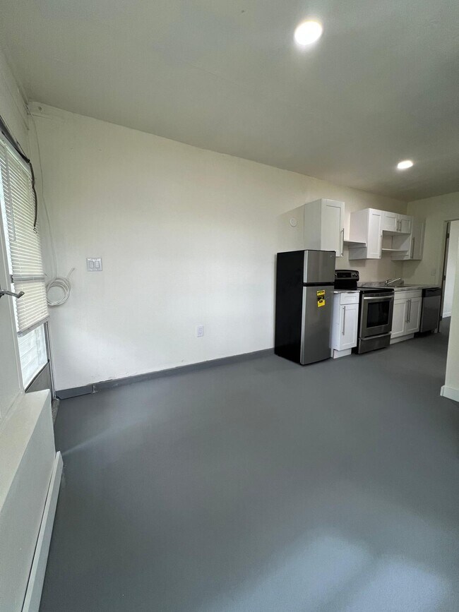 Comprobante de ingresos e informe crediticio - 6980 NW 25th St