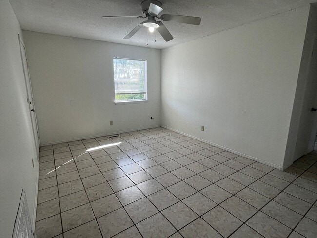 Building Photo - 616 W J St