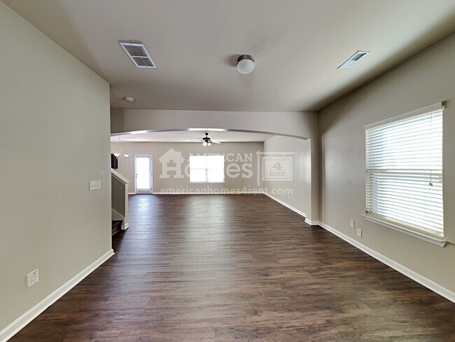 Building Photo - 228 Bandelier Circle