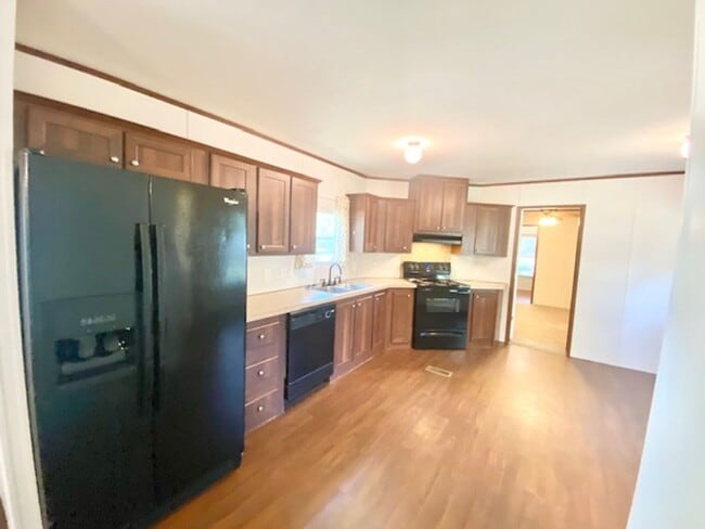 Building Photo - 54 Tomahawk St