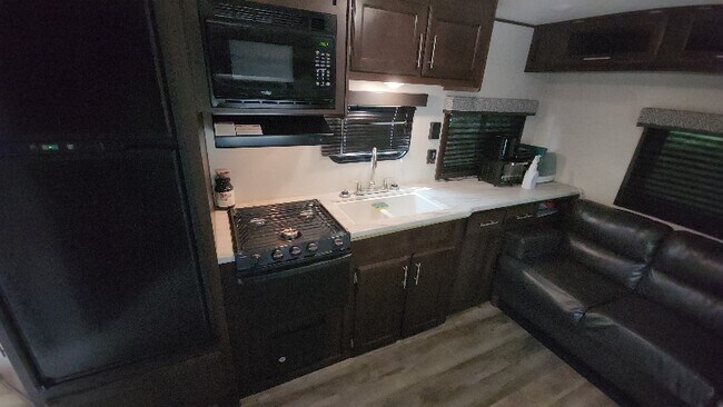 Foto del edificio - 336 Co Rd 90B