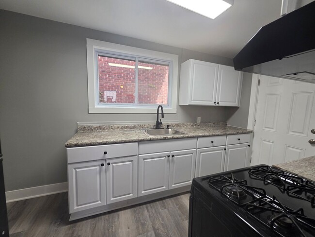 Newly updated 3 bedroom 1 bath house in Upper Hill! - Newly updated 3 bedroom 1 bath house in Upper Hill!