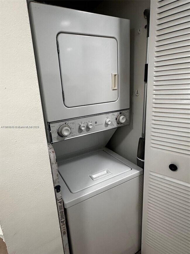 Foto del edificio - 3264 NW 103rd Terrace