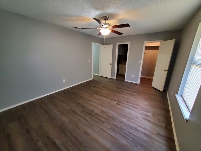 Primary Bedroom walk in closet - 9602 Orlando Ave
