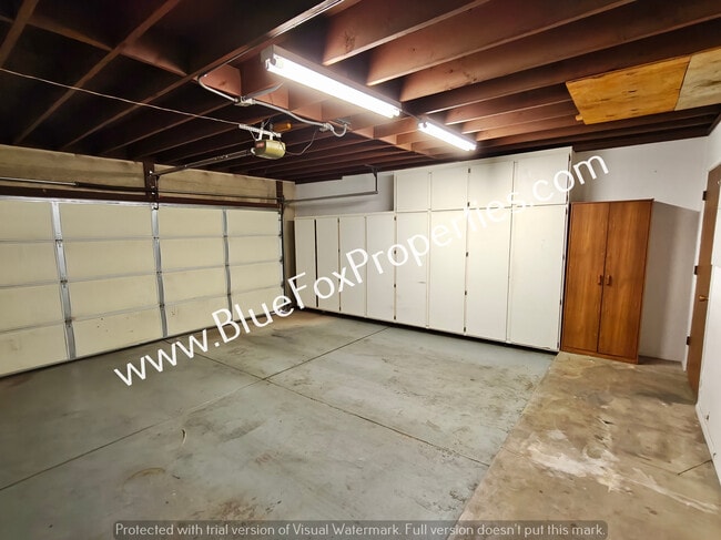 Building Photo - 1201 N Tracy Ave