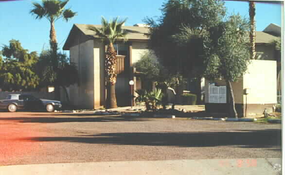 Building Photo - Mateo Village
